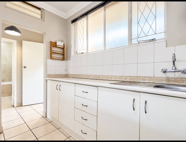 1 BEDROOM APARTMENT FOR SALE IN ESSENWOOD
